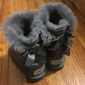 VGUC grey UGG bailey boots, kids